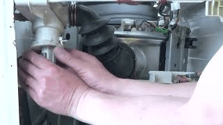 Comment remplacer la pompe d'une machine &agrave; laver ? | Conseils de r&eacute;paration et d'entretien