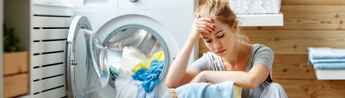 Après l'essorage, le linge reste humide